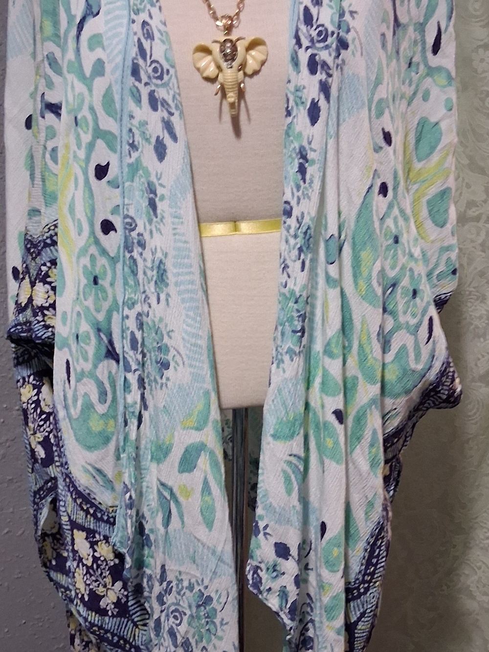 Vince Camuto Blue, Teal & White Floral Open Front Kimono